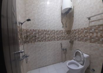 شاليه بملحق خارجي وجلسة خارجية 