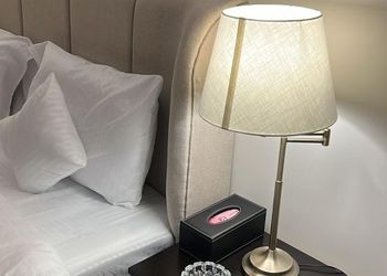 استديو بسرير ماستر وجلسة جانبية