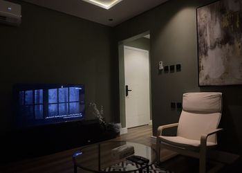 استديو بسرير ماستر وجلسة 