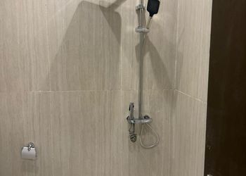 استديو بأثاث مريح وبسيط 