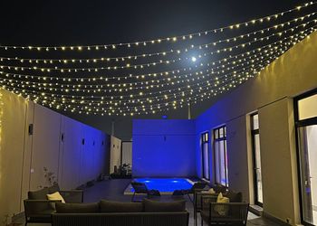 شالية بمجلس مطل على المسبح 