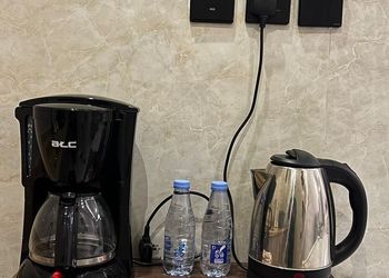 استديو بأثاث مريح وبسيط 