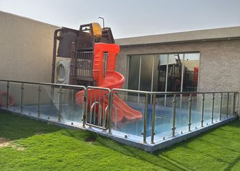 شاليه بمسطح اخضر  و ملحق خارجي