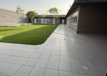 استراحة بمسطح اخضر ومجالس