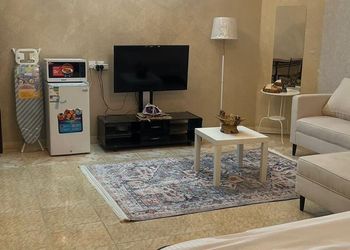 شقة بأثاث مريح وبسيط 