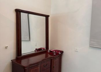 شقة بصالة جلوس وغرفة نوم