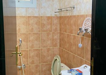 شقة بصالة مريحة وغرفة نوم 