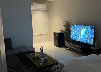 استديو بأثاث مريح وبسيط 