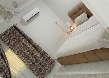 شقة بغرفة جلوس وثلاث غرف نوم 