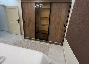 استديو بأثاث مريح وبسيط 