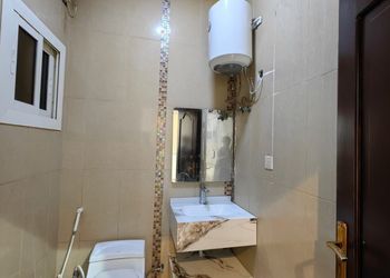 استديو بأثاث مريح وبسيط
