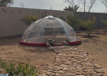 استراحة بمسطح اخضر وجلسة خارجية