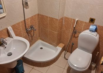 غرفة خمسة اسره ودورة مياه