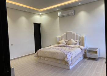 شاليه بمجلس مطل على المسبح 