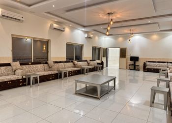 شاليه بألعاب مائية ومسطح اخضر