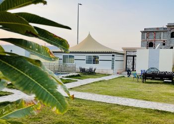استراحة بالعاب مائيةوجلسة خارجية