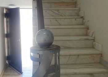 شقة بغرفة معيشة وغرفتين نوم 