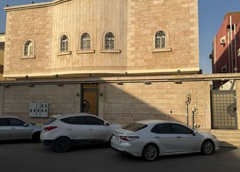 شقة بصالة مريحة وغرفتين نوم 