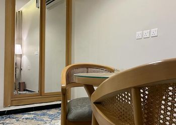 استديو بأثاث مريح وبسيط