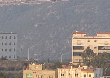 استراحة بمجلس وفناء خارجي 
