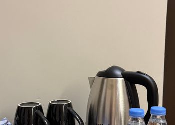 استديو بأثاث مريح وبسيط 