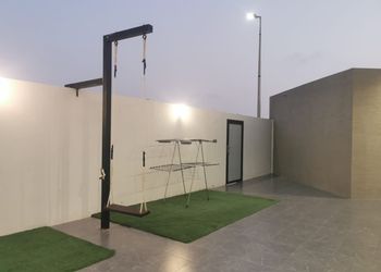 شقة بثلاث غرف نوم وصالة