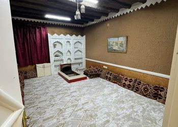شاليه بمجلسين وأثاث هادئ