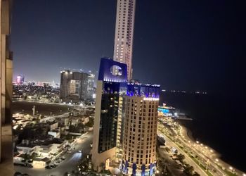 شقة بغرفة معيشة وغرفتين نوم 