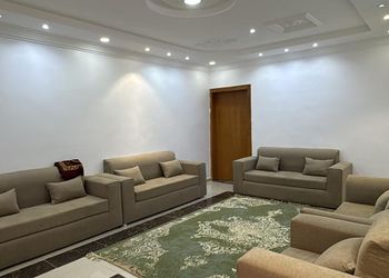 فيلا بمجالس واسعة وغرف نوم 