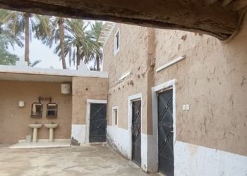 مزرعة بمناظر خلابة وجلسة خارجية 