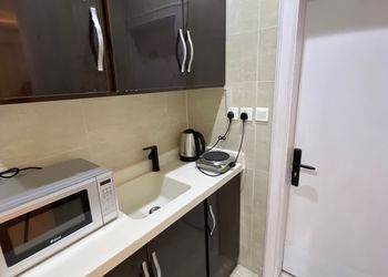 استديو بسرير ماستر وجلسة جانبية 