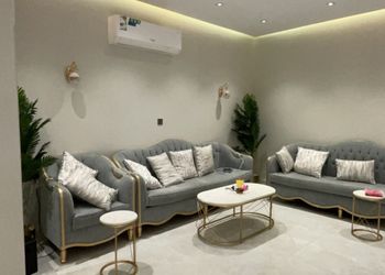 شاليه بمسطح اخضر وجلسة خارجية 