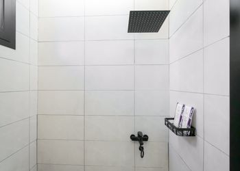 استديو بأثاث مريح وبسيط 