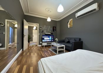 استوديو بسرير ماستر وجلسة 310