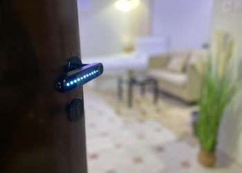 استديو انيق بأثاث مريح وبسيط 