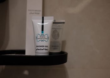 شقة بغرفة معيشة وغرفة نوم 