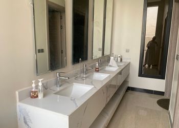 استراحة بمجلس وفناء خارجي 