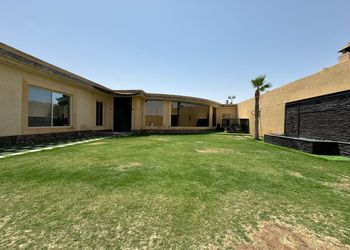 شاليه بمسطح اخضر