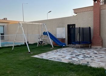 شاليه بالعاب اطفال و جلسة خارجية