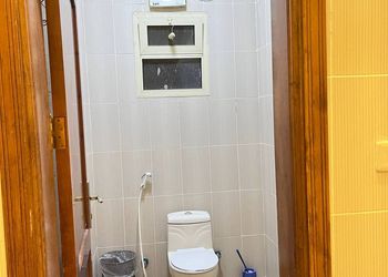شاليه بجلسة خارجية ومجلس