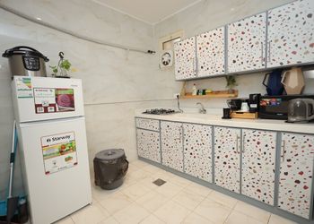 شقة بغرفة جلوس وغرفتين نوم 