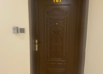 شقة بغرفة معيشة وغرفة نوم 