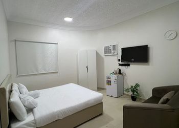 استديو بسرير ماستر وأثاث مريح 