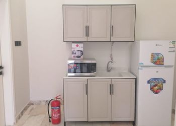 استديو بسرير ماستر وجلسة مريحة 