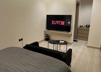 استديو هادئ بدخول ذاتي 