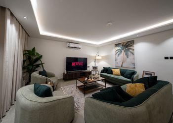 شقة بغرفتين نوم وسينما وجاكارو
