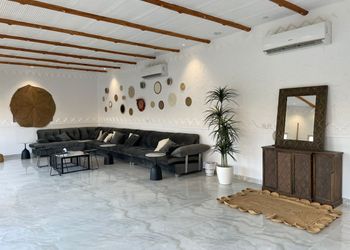 شاليه بصالة مطلة على الحديقة