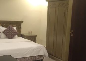 استديو بسرير ماستر وجلسة جانبية 