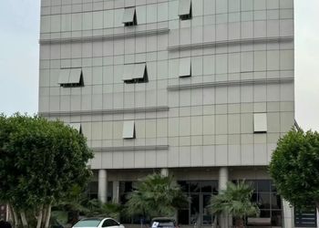 شقة بصالة وغرفتين نوم 