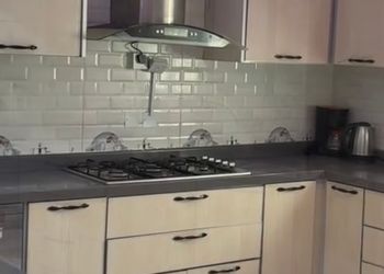 شاليه تصميم واسع ومسبح خارجي 